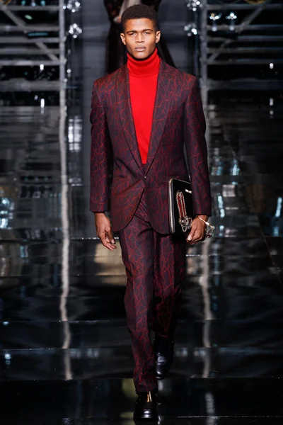 Look 15